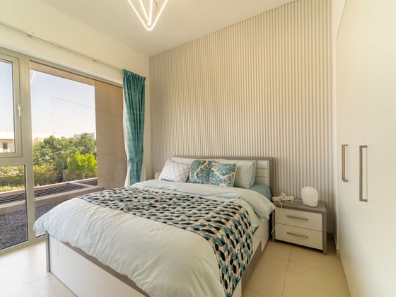 EXCLUSIVE . A Must-See Four Bedroom Upgraded TH in Camelia w, picture 15