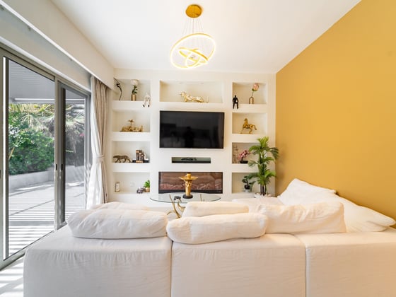 EXCLUSIVE . A Must-See Four Bedroom Upgraded TH in Camelia w, picture 10