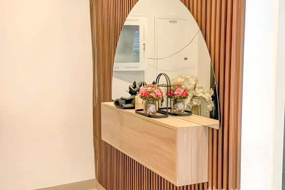 EXCLUSIVE . A Must-See Four Bedroom Upgraded TH in Camelia w, picture 19
