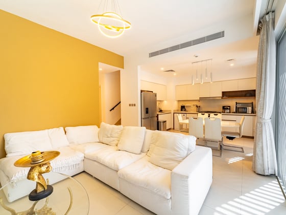 EXCLUSIVE . A Must-See Four Bedroom Upgraded TH in Camelia w, picture 9