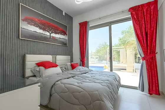 EXCLUSIVE . A Must-See Four Bedroom Upgraded TH in Camelia w, picture 12