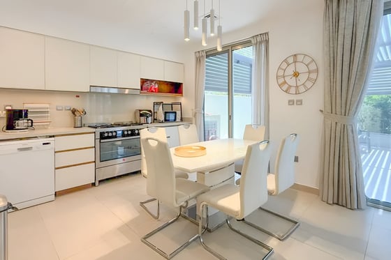 EXCLUSIVE . A Must-See Four Bedroom Upgraded TH in Camelia w, picture 11