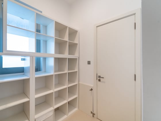 EXCLUSIVE . A Must-See Four Bedroom Upgraded TH in Camelia w, picture 25