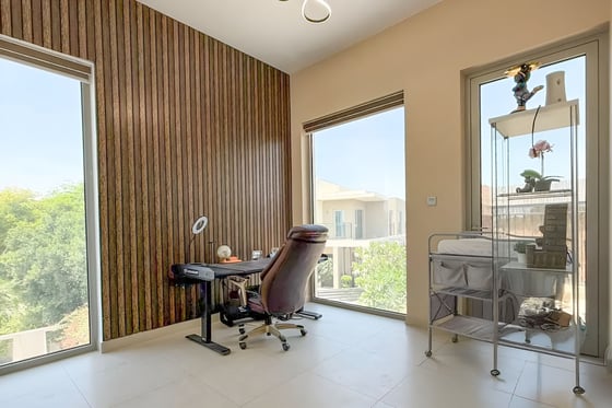 EXCLUSIVE . A Must-See Four Bedroom Upgraded TH in Camelia w, picture 14