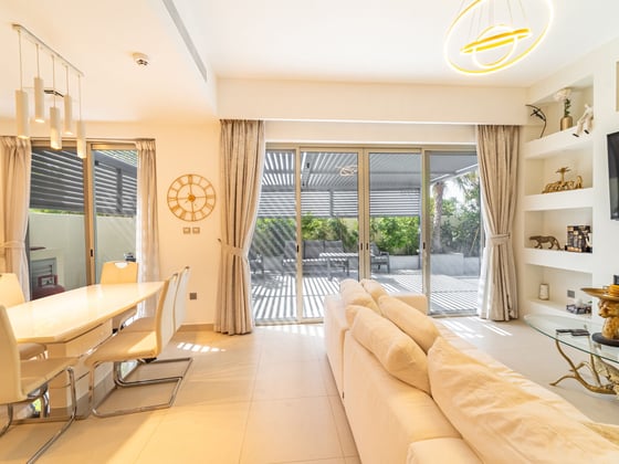 EXCLUSIVE . A Must-See Four Bedroom Upgraded TH in Camelia w, picture 8