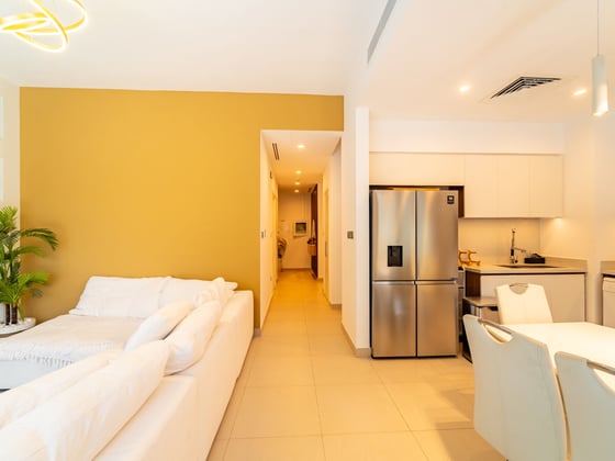 EXCLUSIVE . A Must-See Four Bedroom Upgraded TH in Camelia w, picture 7