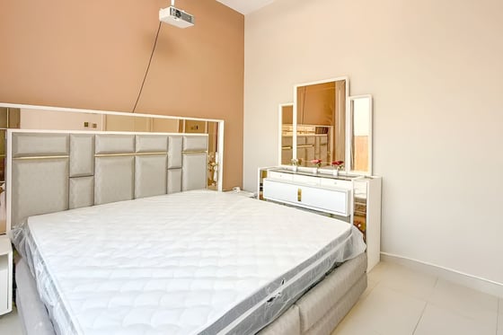 EXCLUSIVE . A Must-See Four Bedroom Upgraded TH in Camelia w, picture 16