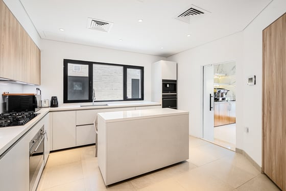 Renovated | Rare Dual View | Private Beach Access, picture 8
