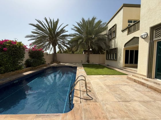 Vacant | Private Pool | Near Park & Tennis Court, picture 1