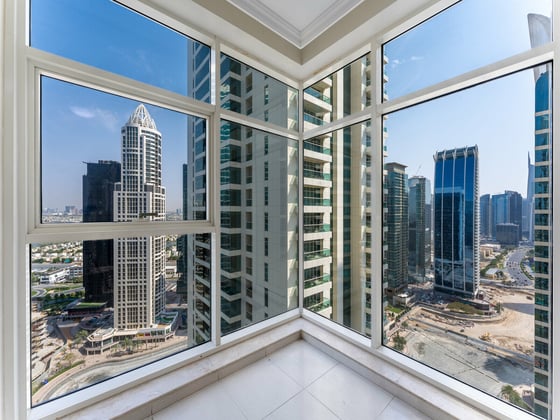 Spacious | High Floor | Unfurnished | Vacant, picture 1