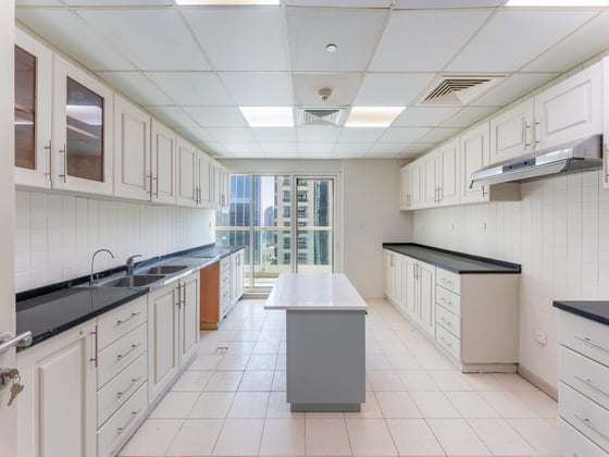 PANORAMIC VIEWS I HIGH FLOOR I UNFURNISHED, picture 2