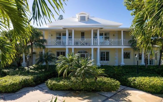 Grand Estate On Eastern Road With Seafront Land, picture 1