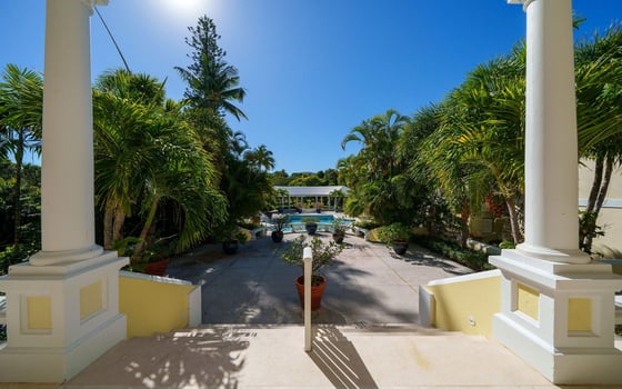 Grand Estate On Eastern Road With Seafront Land, picture 9