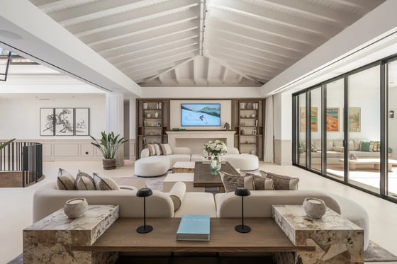 A striking contemporary villa nestled in Marbella heart., picture 3