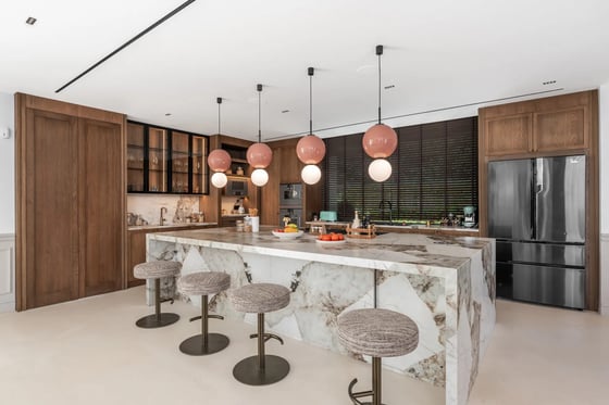 A striking contemporary villa nestled in Marbella heart., picture 5