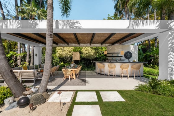 A striking contemporary villa nestled in Marbella heart., picture 2