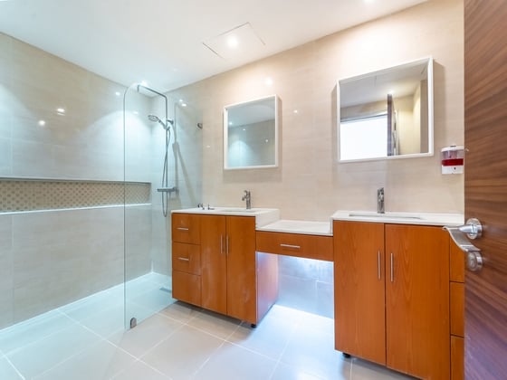 Vacant | Prime Location | Best Deal....., picture 11
