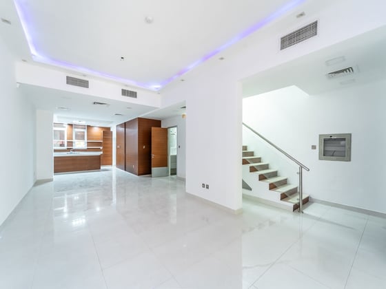 Vacant | Prime Location | Best Deal....., picture 2