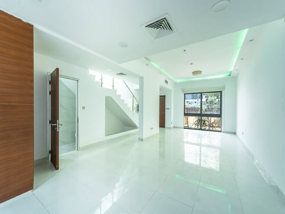 Vacant | Prime Location | Best Deal....., picture 5