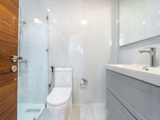 Vacant | Prime Location | Best Deal....., picture 16