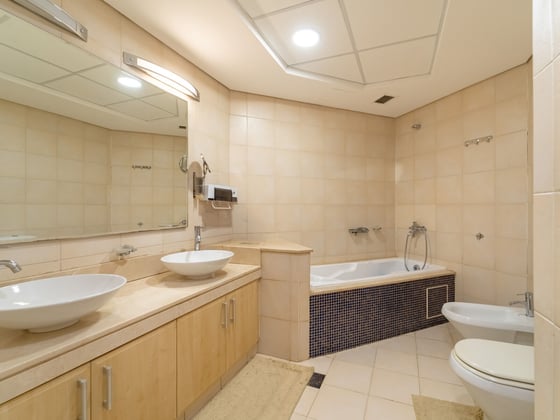 Vacant On Transfer | High Floor | Beach Access, picture 13