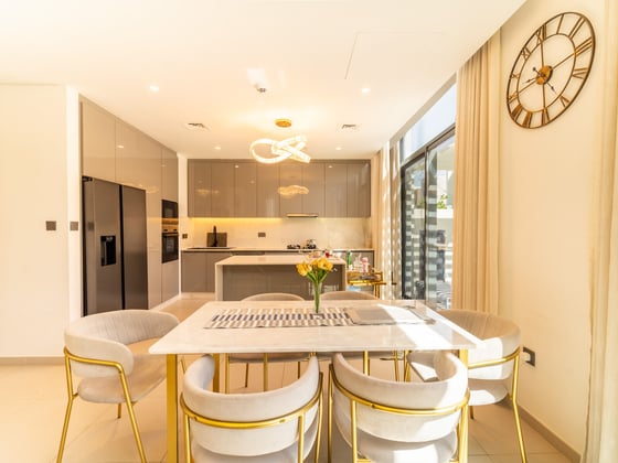 Corner Unit| Premium Upgraded| Vacant on Transfer, picture 1