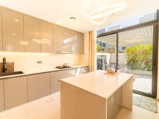 Corner Unit| Premium Upgraded| Vacant on Transfer, picture 3
