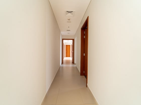 Spacious Layout | Vacant | Investment Deal, picture 6