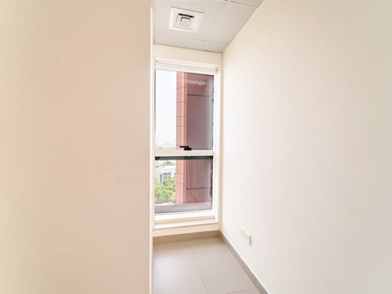 Spacious Layout | Vacant | Investment Deal, picture 12