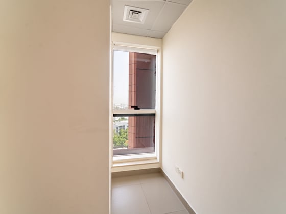 Spacious Layout | Vacant | Investment Deal, picture 13