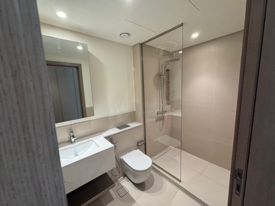 Vacant | Brand New | Spacious Unit......, picture 8