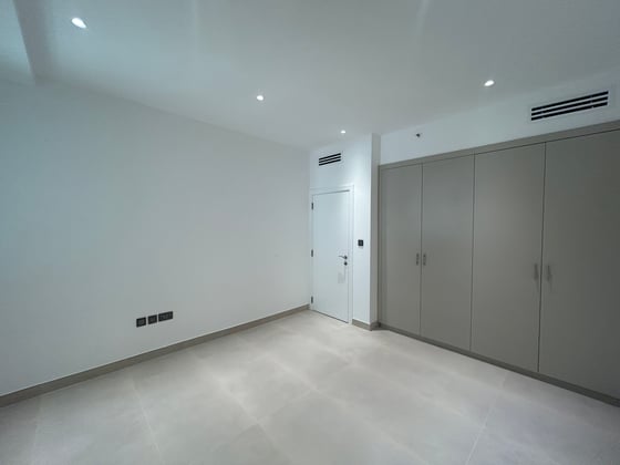 Vacant | Low Floor | Upgraded..........., picture 12