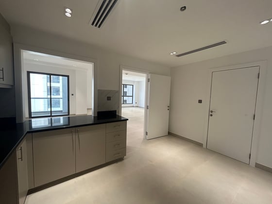Vacant | Low Floor | Upgraded..........., picture 9