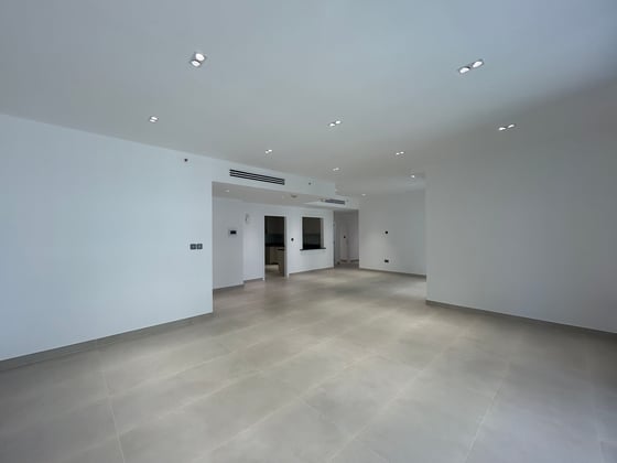 Vacant | Low Floor | Upgraded..........., picture 2