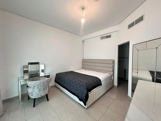 Corner Unit | Vacant | Grand Living....., picture 14