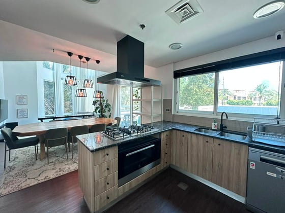 Corner Unit | Vacant | Grand Living....., picture 6