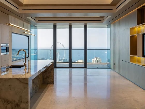 Luxury Living | Fully Upgraded | Full Marina View, picture 1