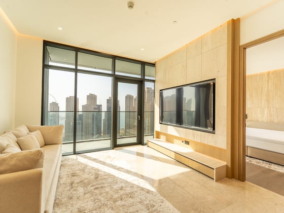 Luxury Living | Fully Upgraded | Full Marina View, picture 1