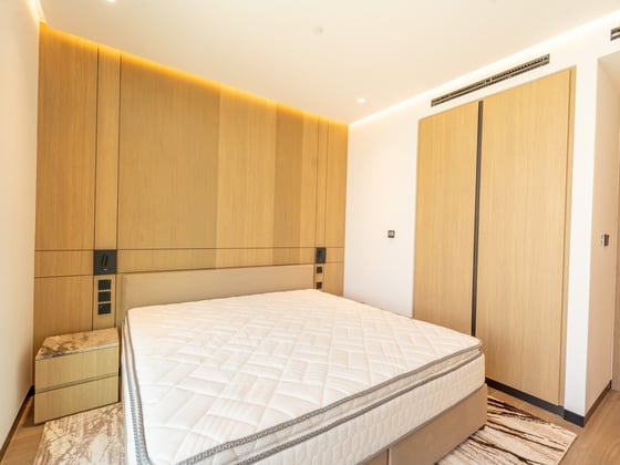Luxury Living | Fully Upgraded | Full Marina View, picture 7