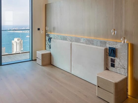 Luxury Living | Fully Upgraded | Full Marina View, picture 5