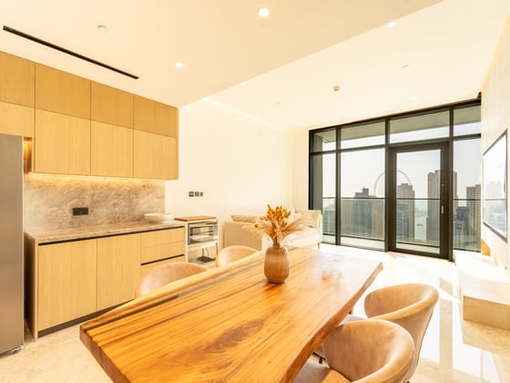 Luxury Living | Fully Upgraded | Full Marina View, picture 11