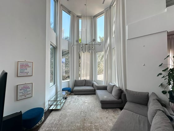 Corner Unit | Grand Living | Lake Views., picture 2