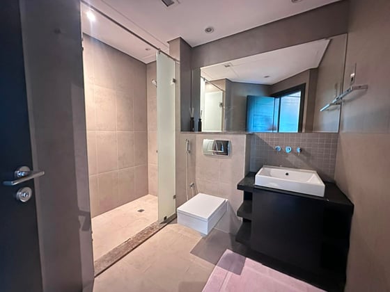 Corner Unit | Grand Living | Lake Views., picture 9