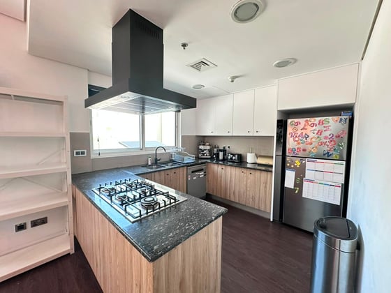 Corner Unit | Grand Living | Lake Views., picture 4