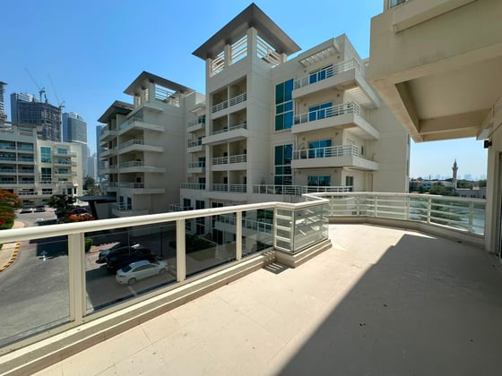 Corner Unit | Double Lake & Community View, picture 8