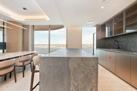 Panoramic Views | Luxury Living | Spacious, picture 9