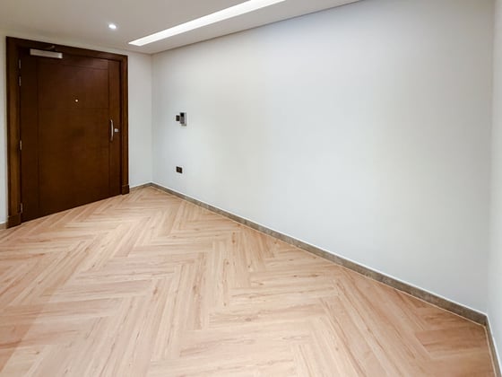 Fully Upgraded | Direct Pool Access | Vacant, picture 13