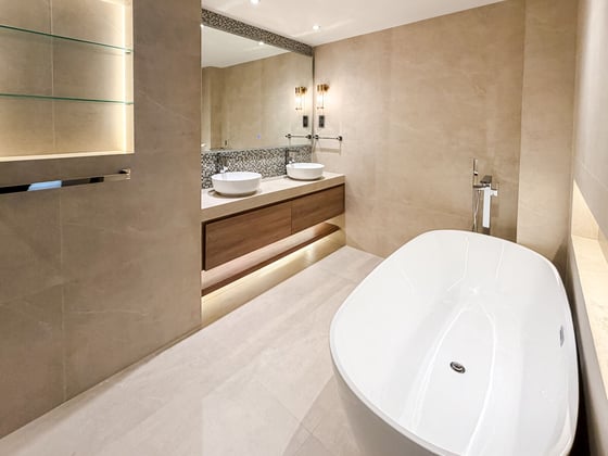 Fully Upgraded | Direct Pool Access | Vacant, picture 9