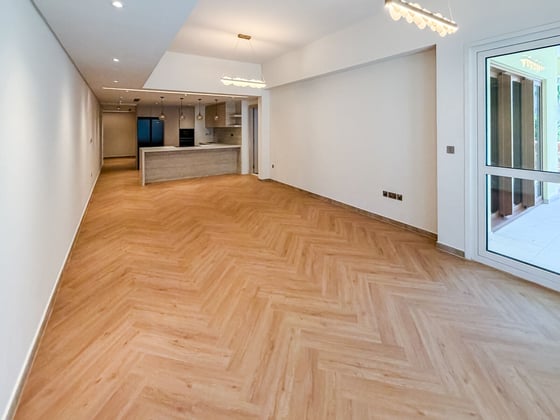 Fully Upgraded | Direct Pool Access | Vacant, picture 1