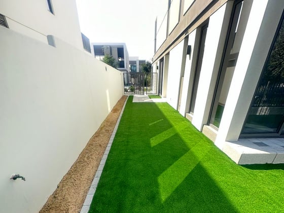 Vacant | Close to Pool and Park | Prime Location, picture 3
